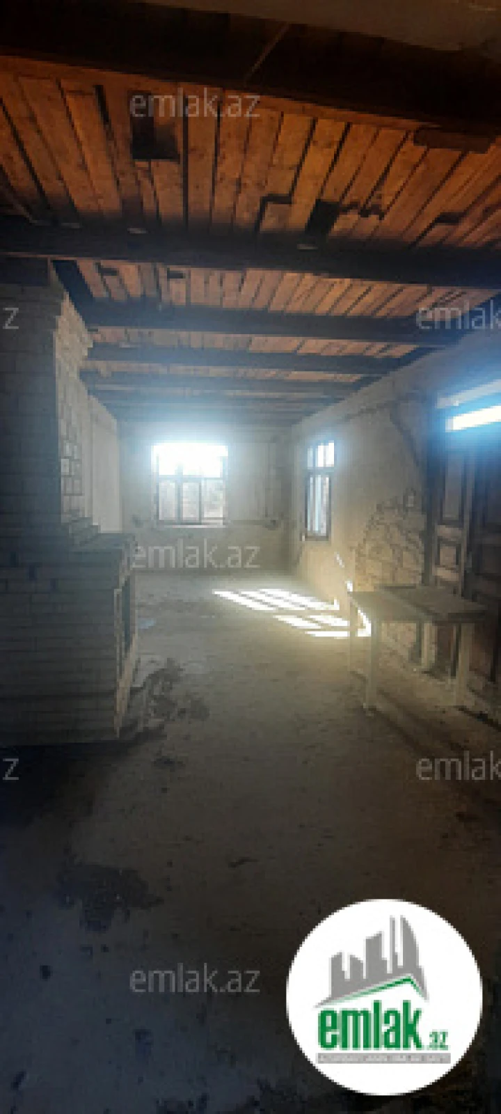 Satılır 5 otaqlı mənzil 200 m²