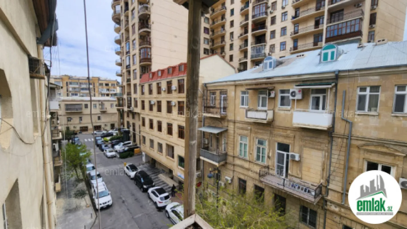 Satılır 2 otaqlı köhnə tikili 55 m²