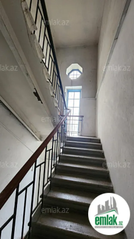 Satılır 2 otaqlı köhnə tikili 55 m²