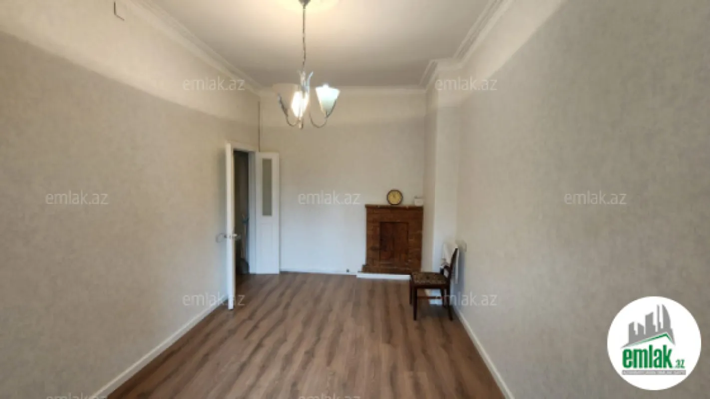 Satılır 2 otaqlı köhnə tikili 55 m²