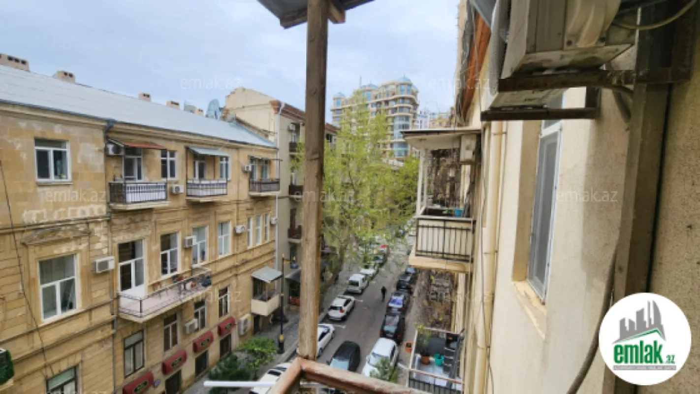 Satılır 2 otaqlı köhnə tikili 55 m²