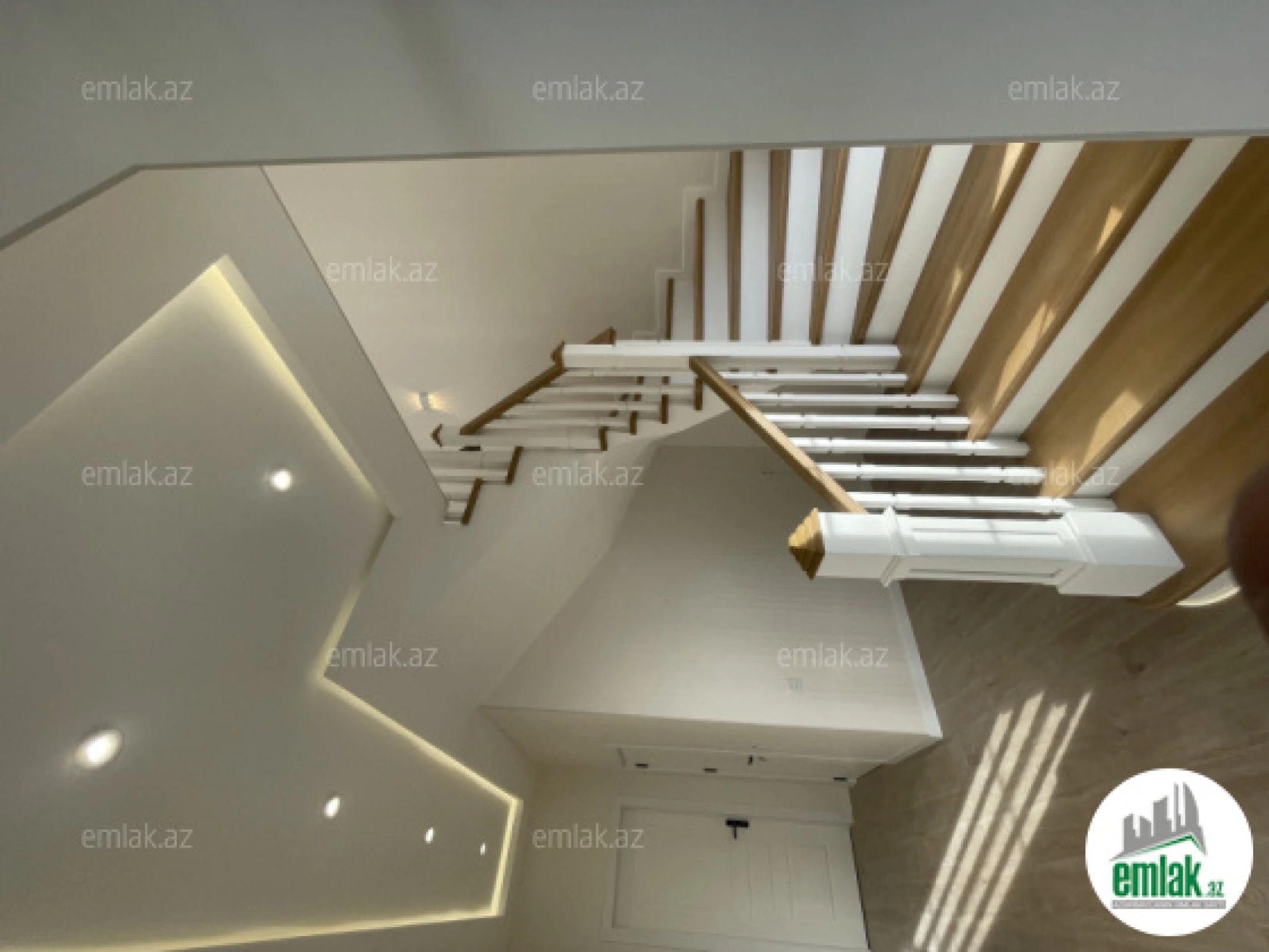 Satılır 5 otaqlı həyət evi 200 m²