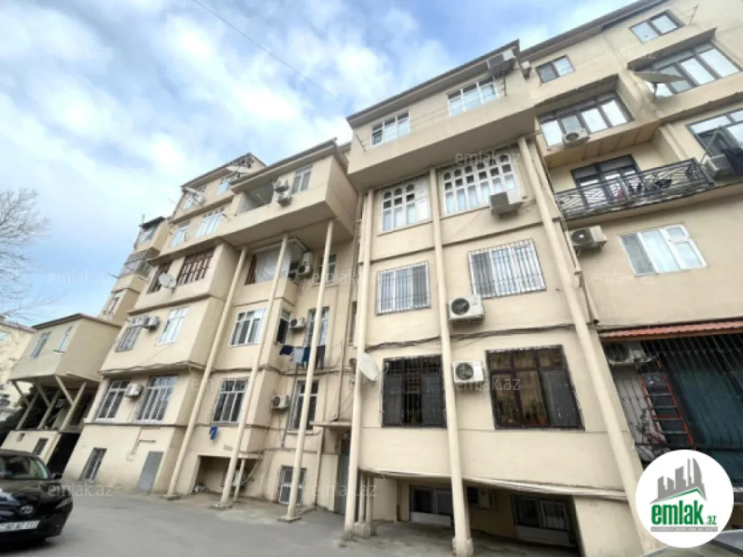 Satılır 2 otaqlı köhnə tikili 56 m²