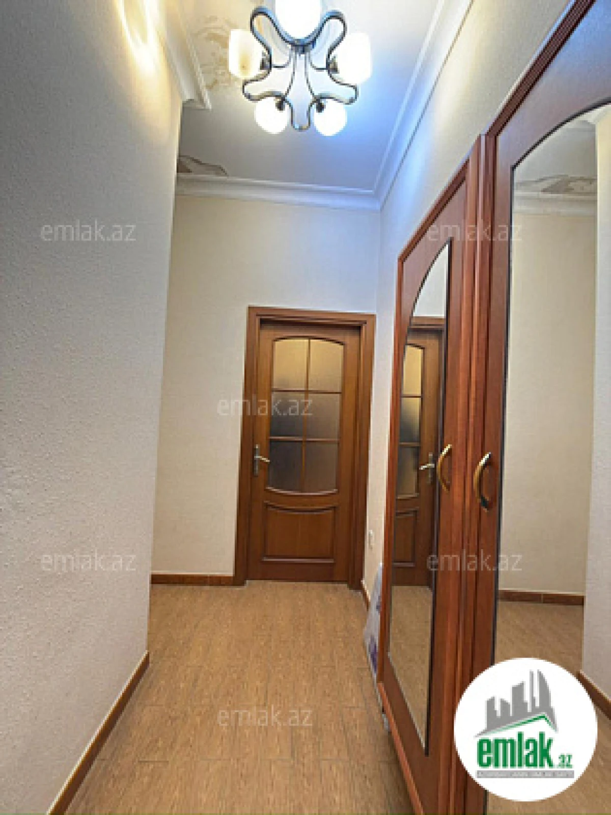 Satılır 2 otaqlı köhnə tikili 56 m²