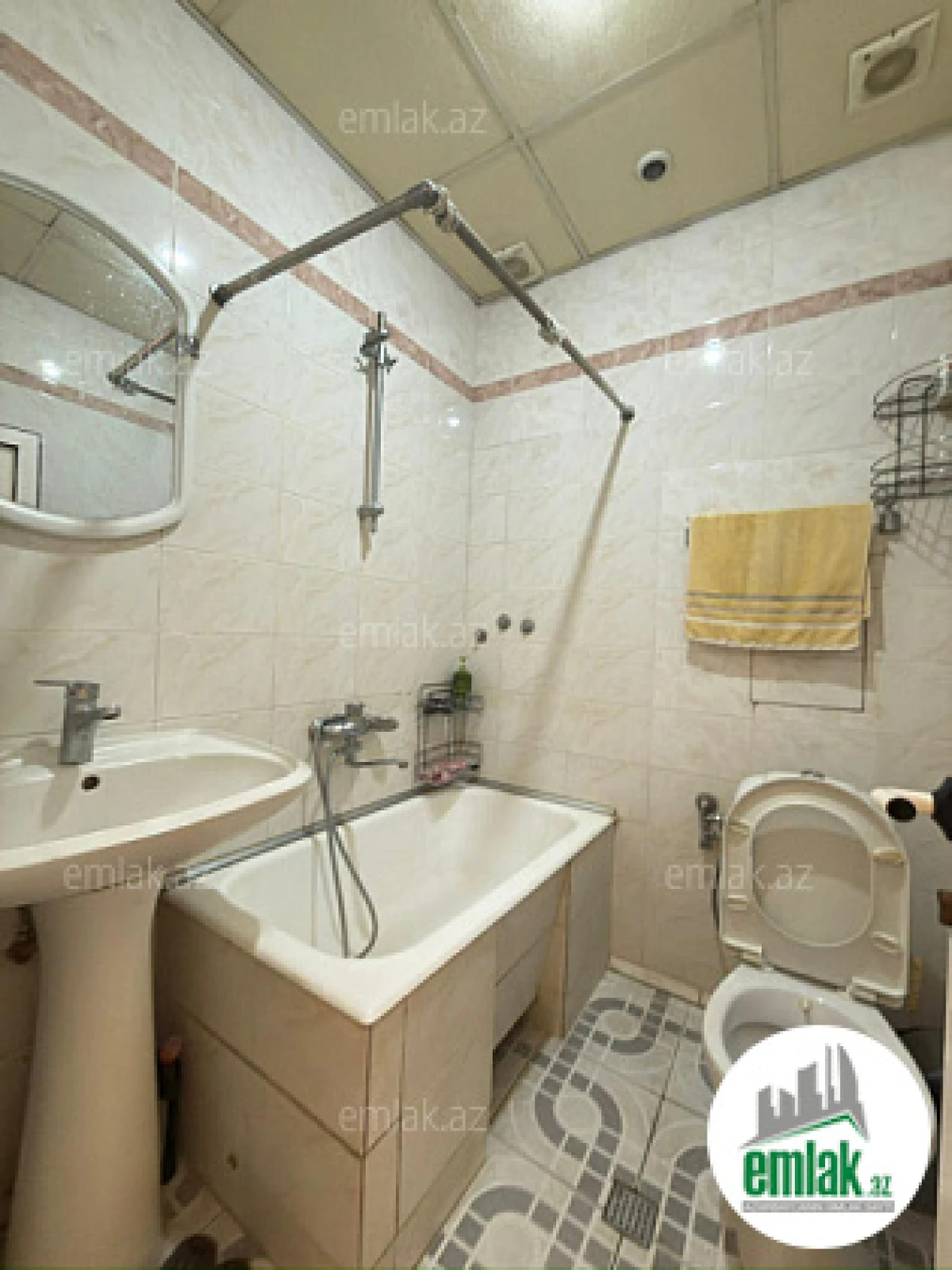 Satılır 2 otaqlı köhnə tikili 56 m²