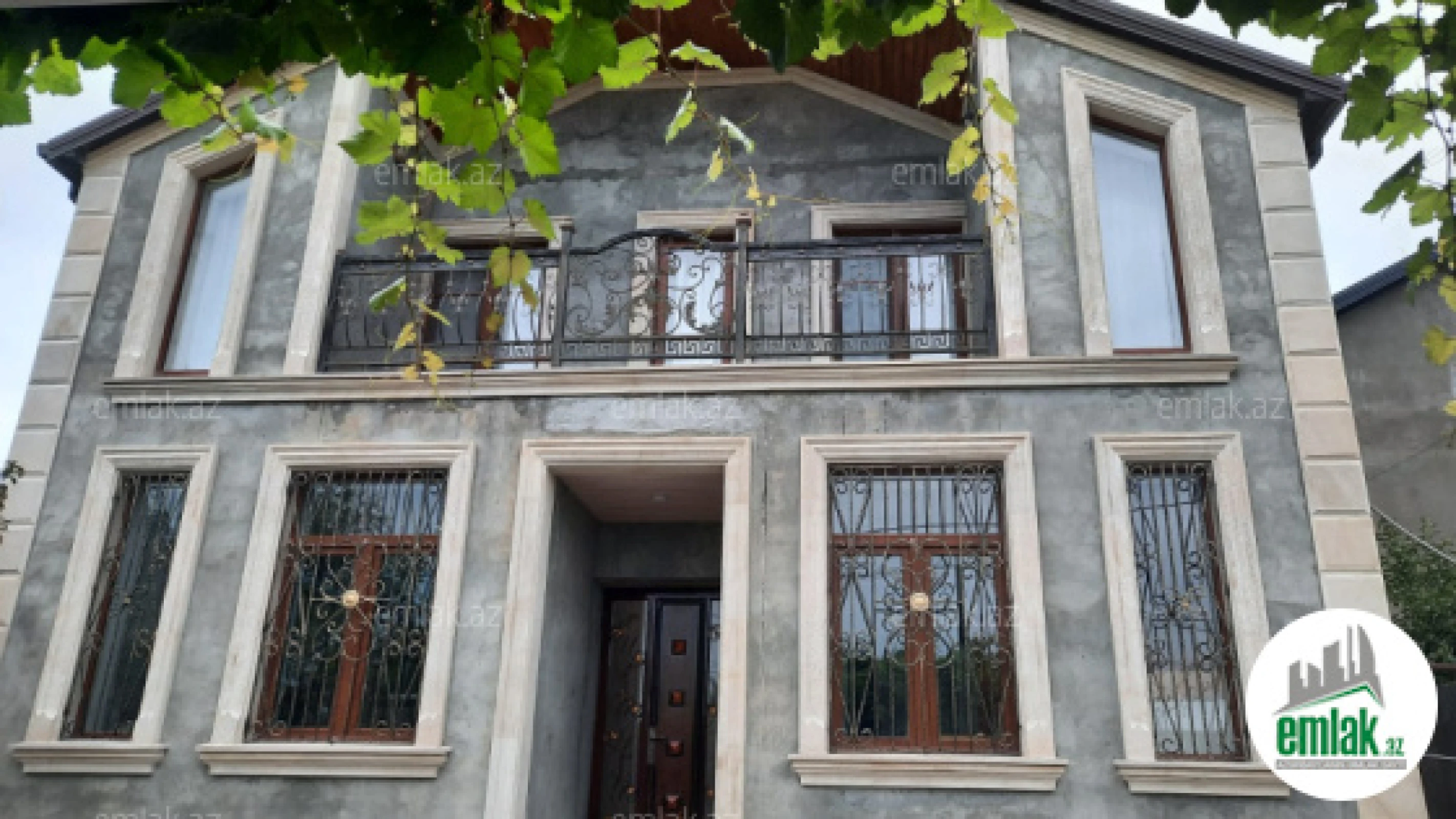 Satılır 5 otaqlı həyət evi 180 m²