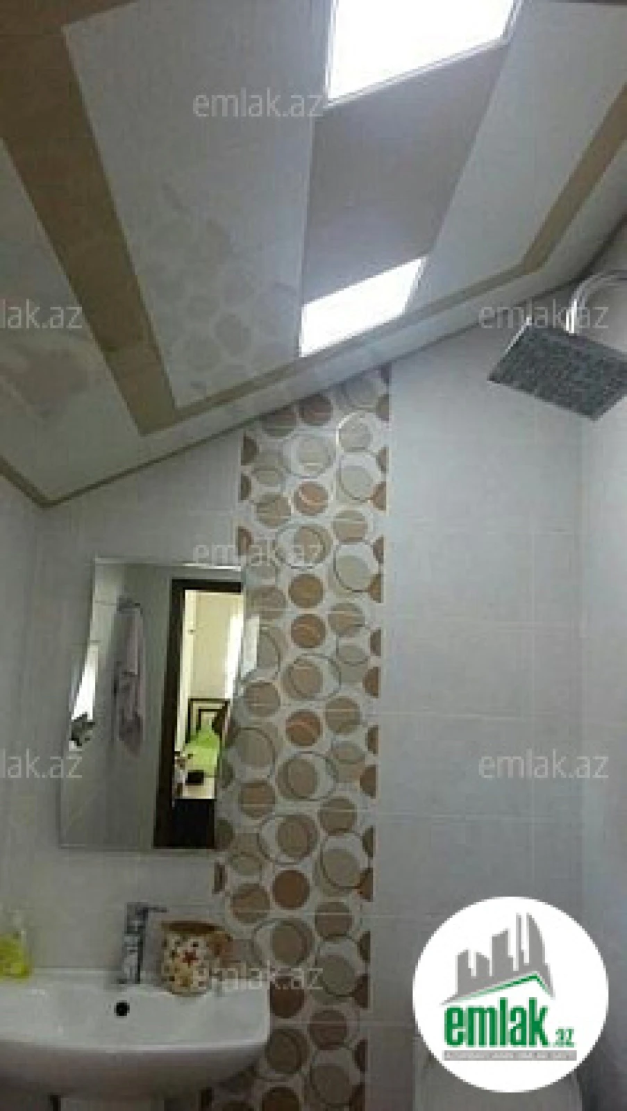 Satılır 5 otaqlı həyət evi 180 m²