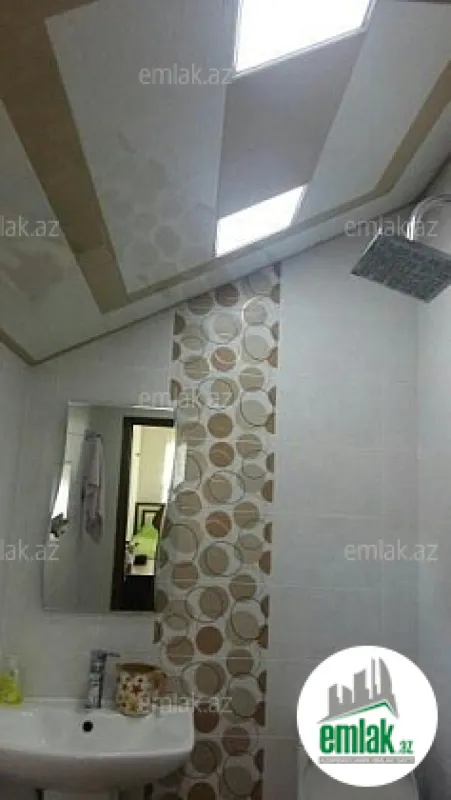 Satılır 5 otaqlı həyət evi 180 m²