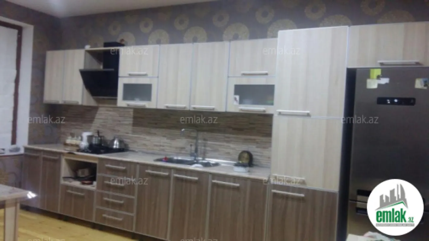 Satılır 5 otaqlı həyət evi 180 m²