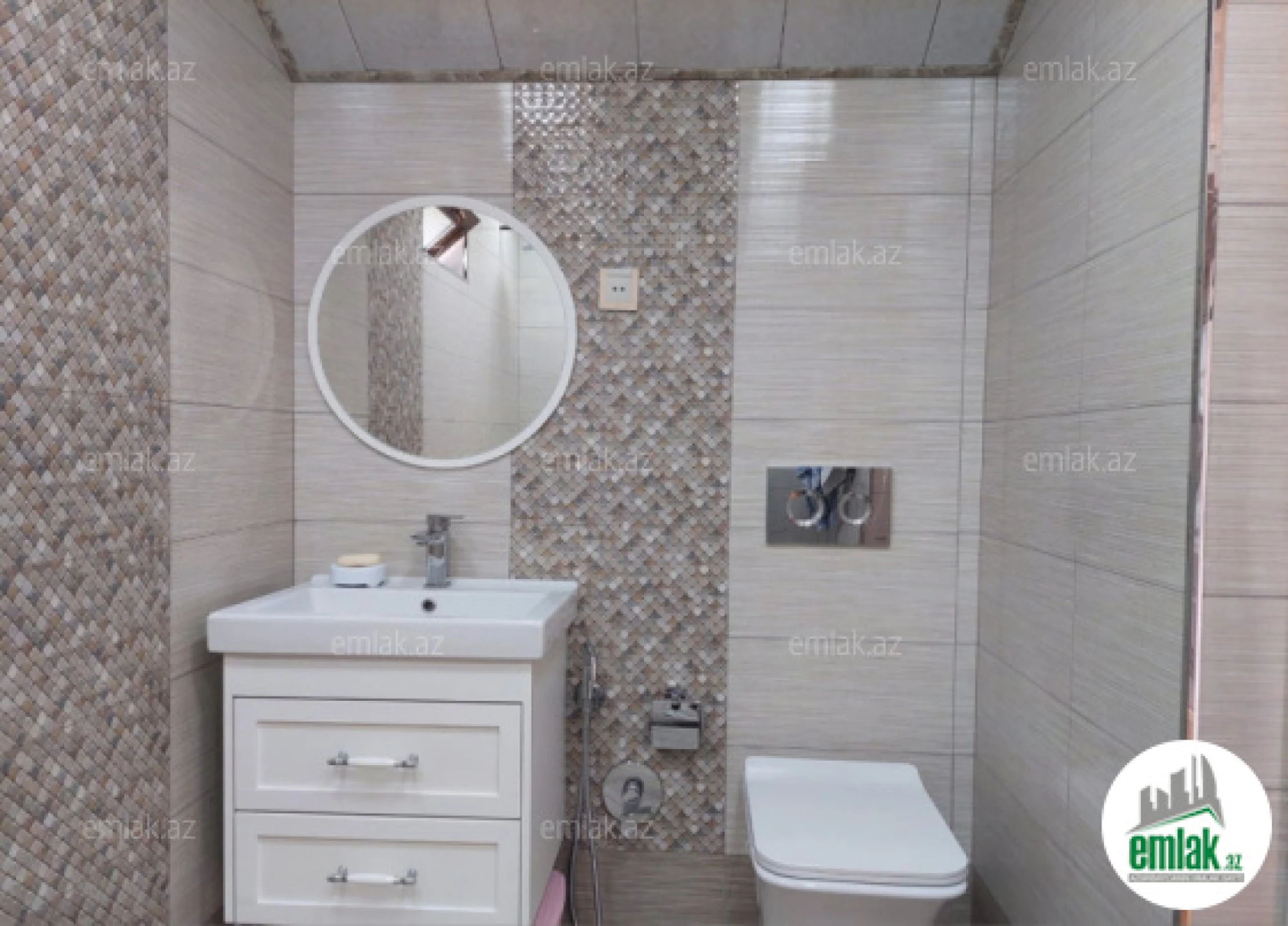 Satılır 5 otaqlı həyət evi 180 m²