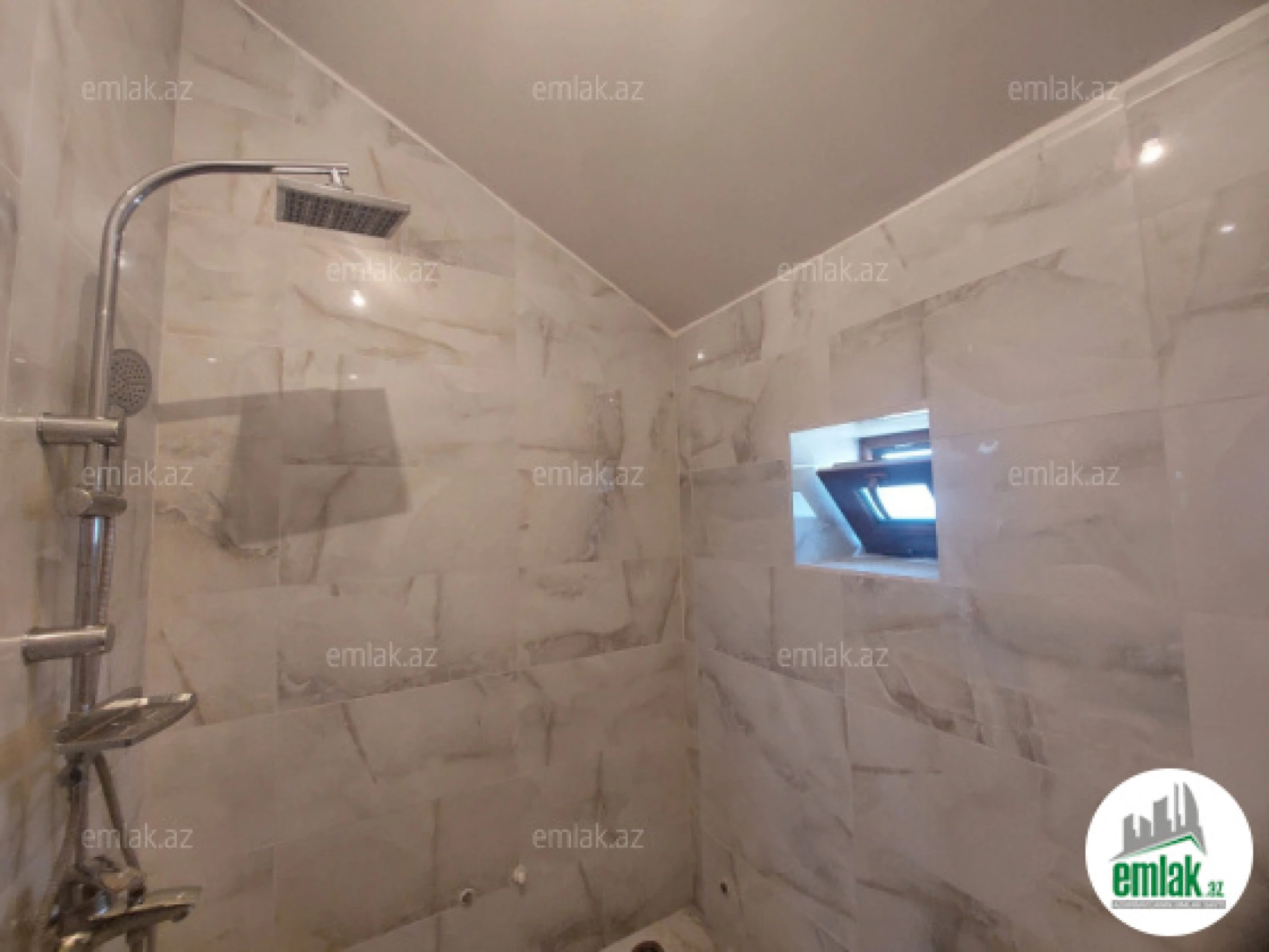 Satılır 5 otaqlı həyət evi 180 m²
