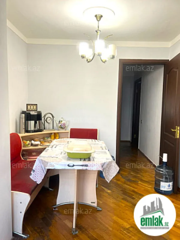 Satılır 3 otaqlı köhnə tikili 90 m²