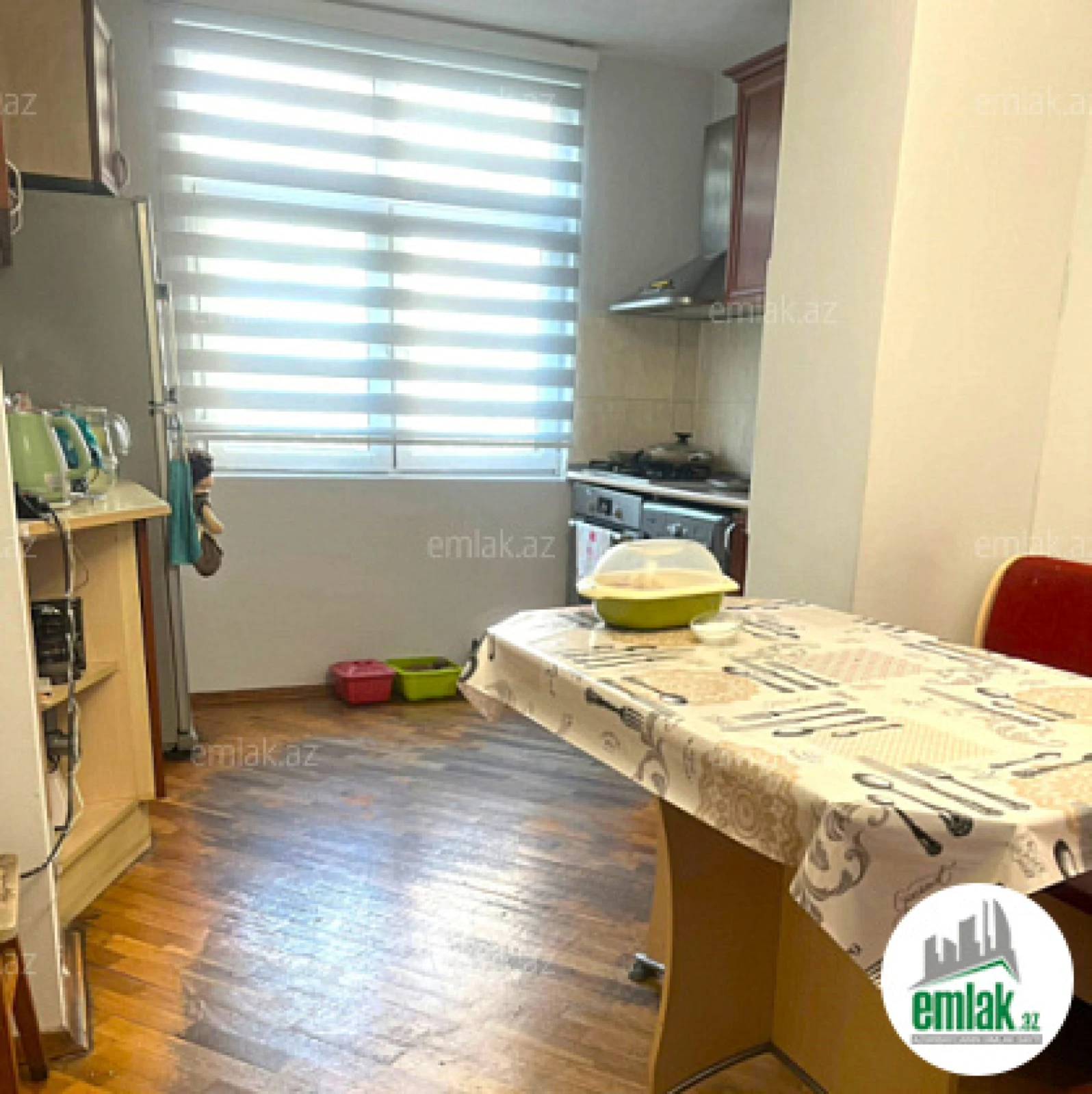 Satılır 3 otaqlı köhnə tikili 90 m²