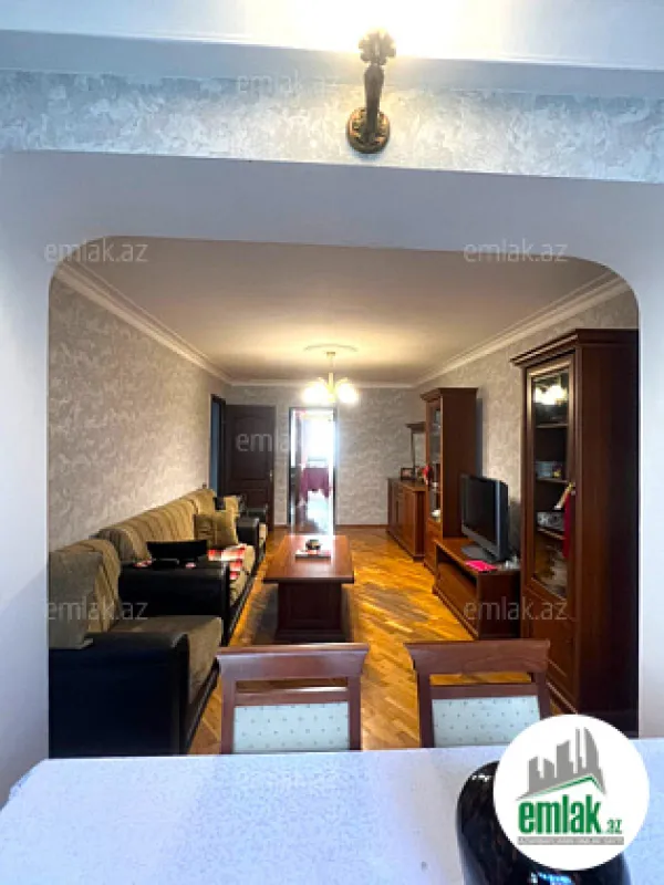 Satılır 3 otaqlı köhnə tikili 90 m²