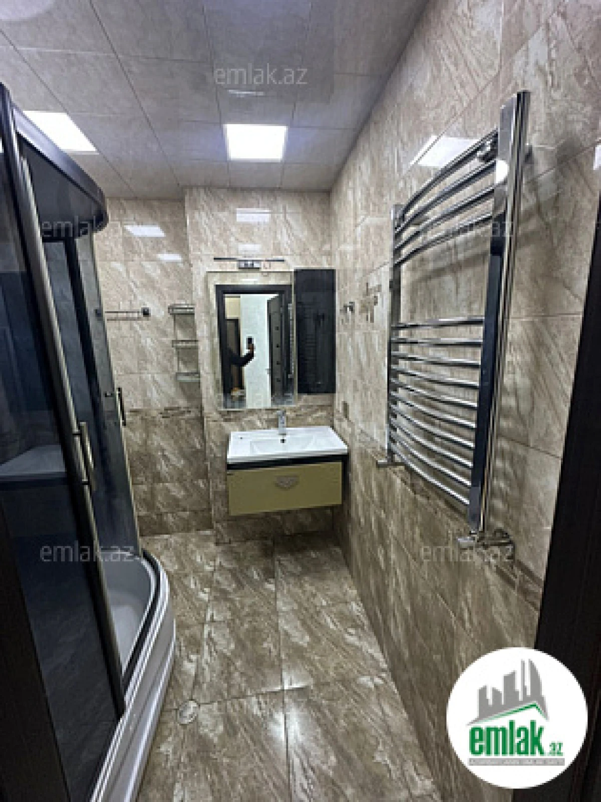 Satılır 3 otaqlı yeni tikili 130 m²