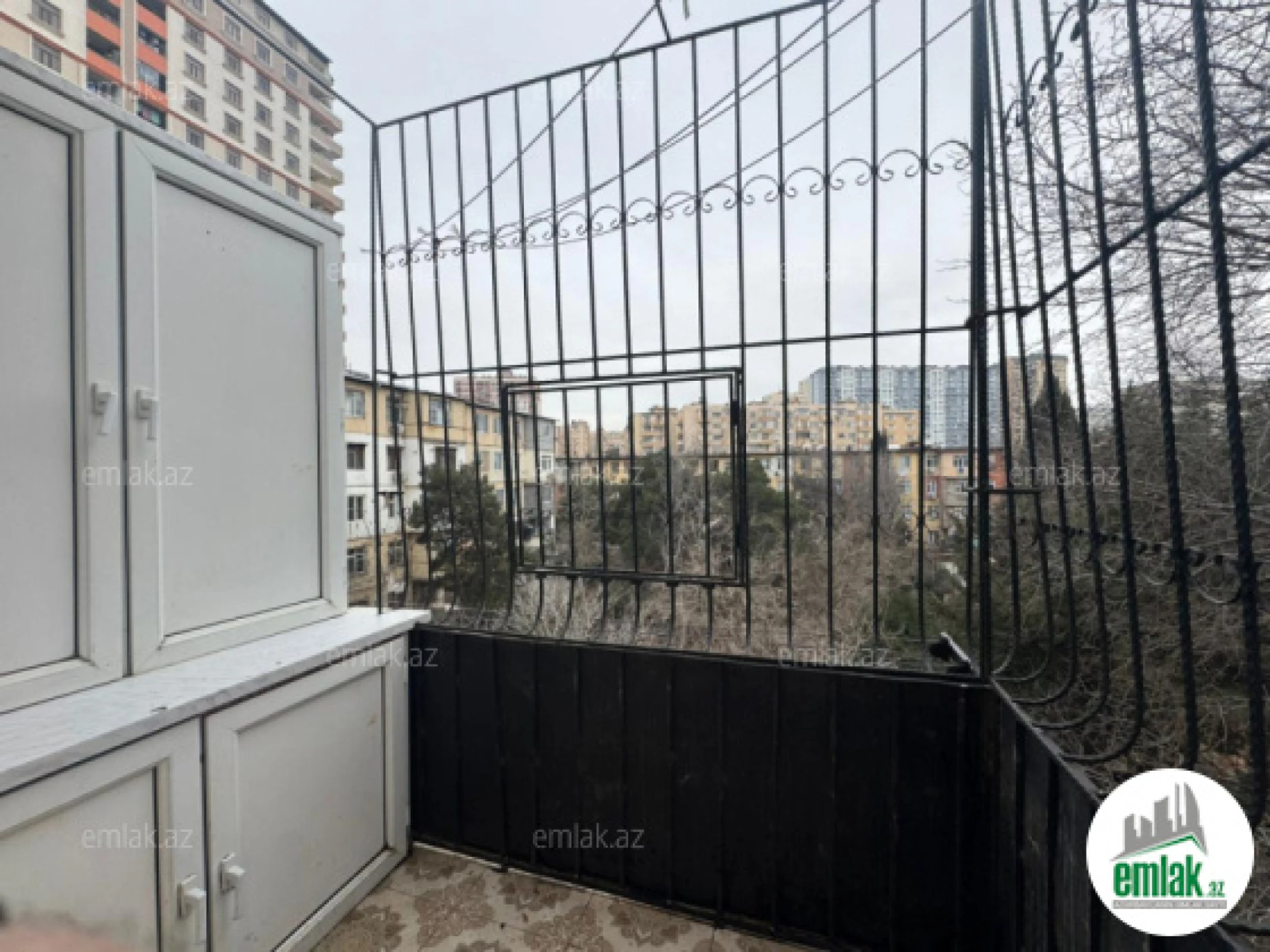 Satılır 2 otaqlı köhnə tikili 55 m²