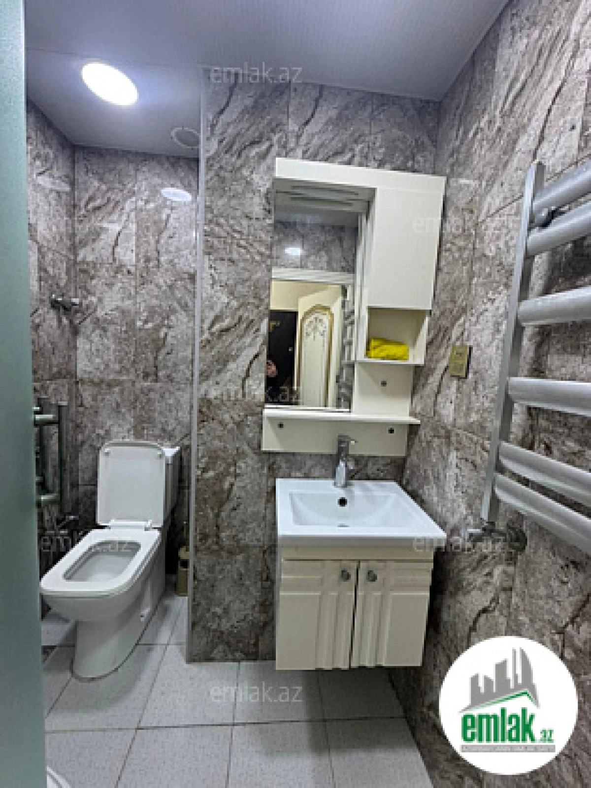 Satılır 2 otaqlı köhnə tikili 55 m²