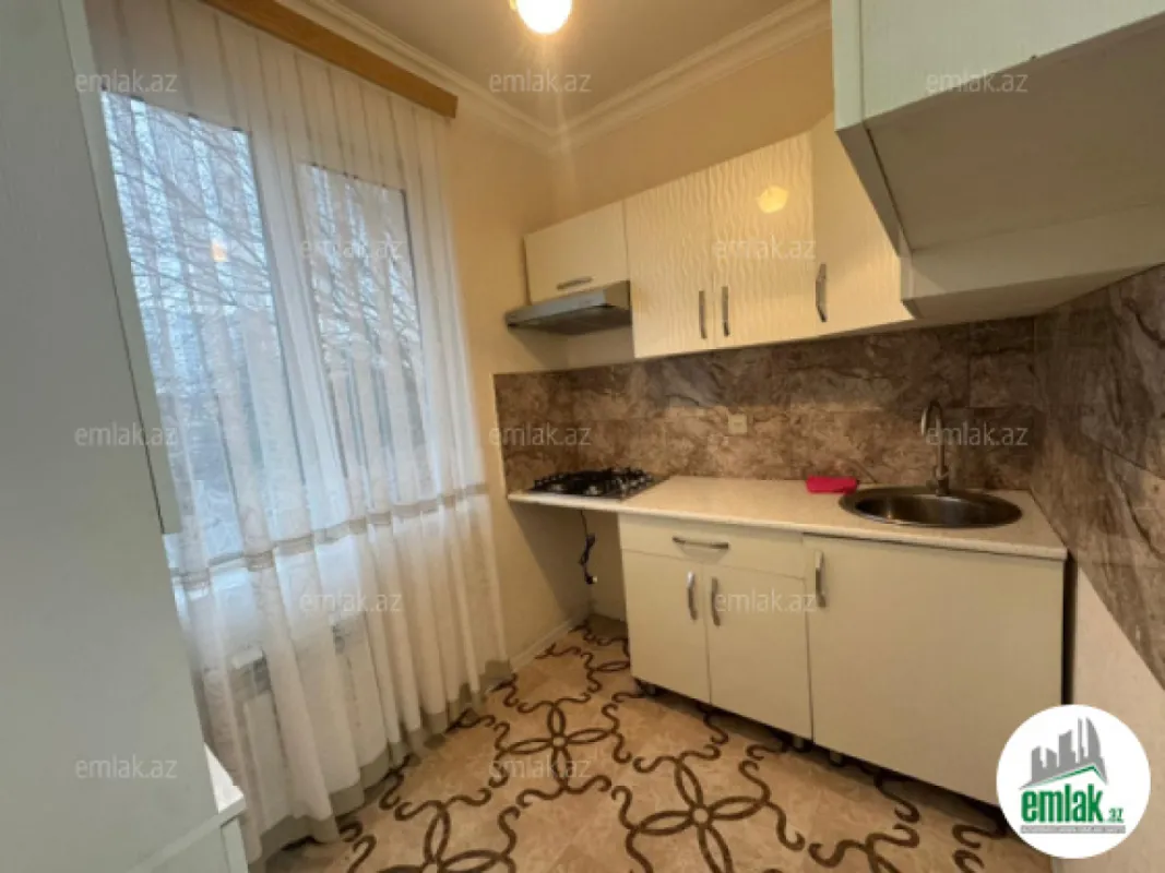 Satılır 2 otaqlı köhnə tikili 55 m²