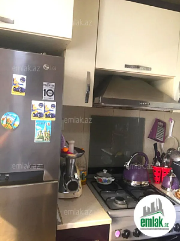 Satılır 3 otaqlı köhnə tikili 90 m²