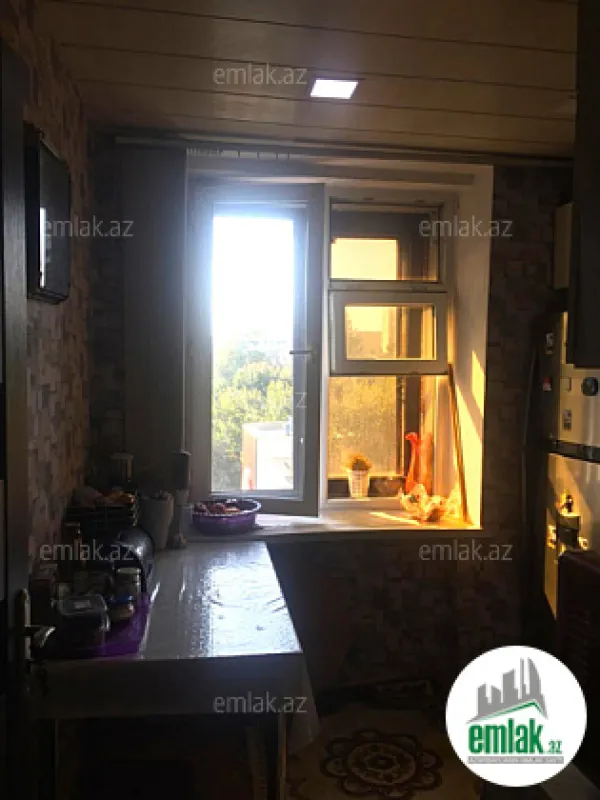 Satılır 3 otaqlı köhnə tikili 90 m²