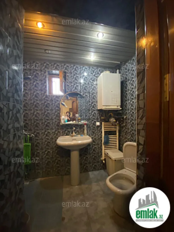 Satılır 4 otaqlı köhnə tikili 180 m²