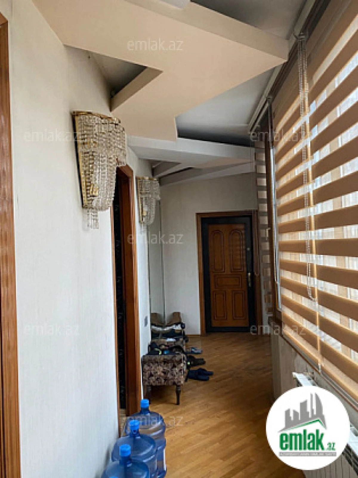 Satılır 4 otaqlı köhnə tikili 180 m²