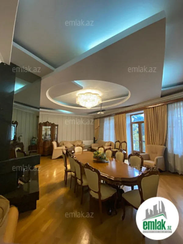 Satılır 4 otaqlı köhnə tikili 180 m²