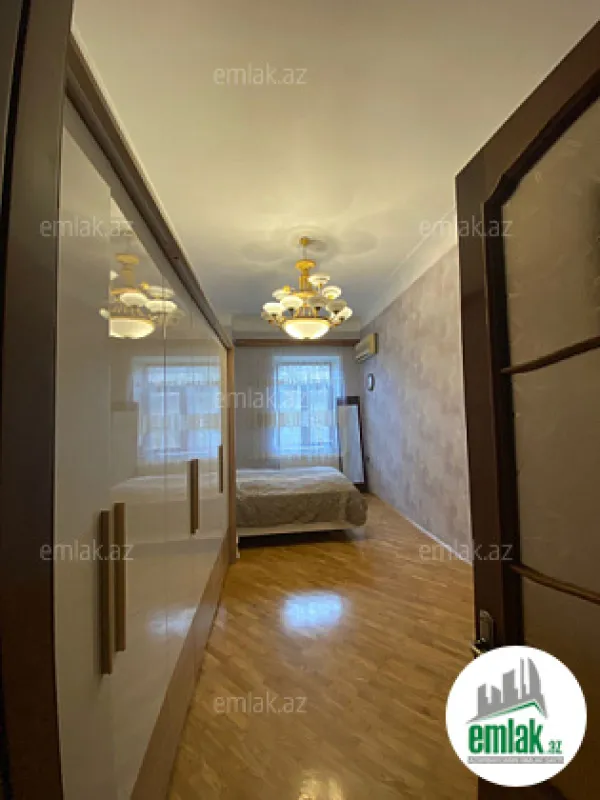 Satılır 4 otaqlı köhnə tikili 180 m²
