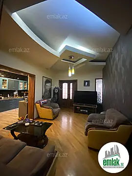 Satılır 4 otaqlı köhnə tikili 180 m²