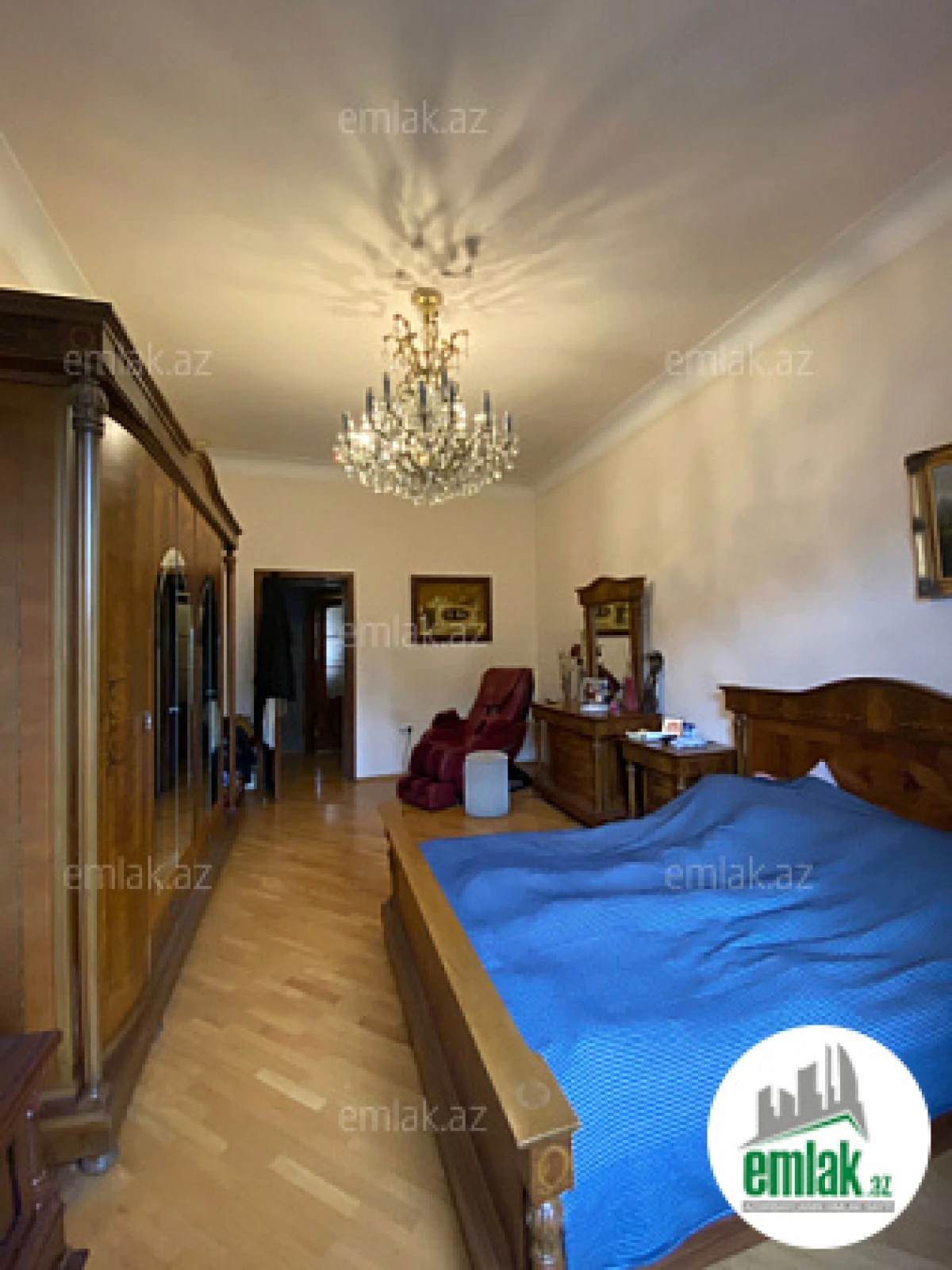 Satılır 4 otaqlı köhnə tikili 180 m²