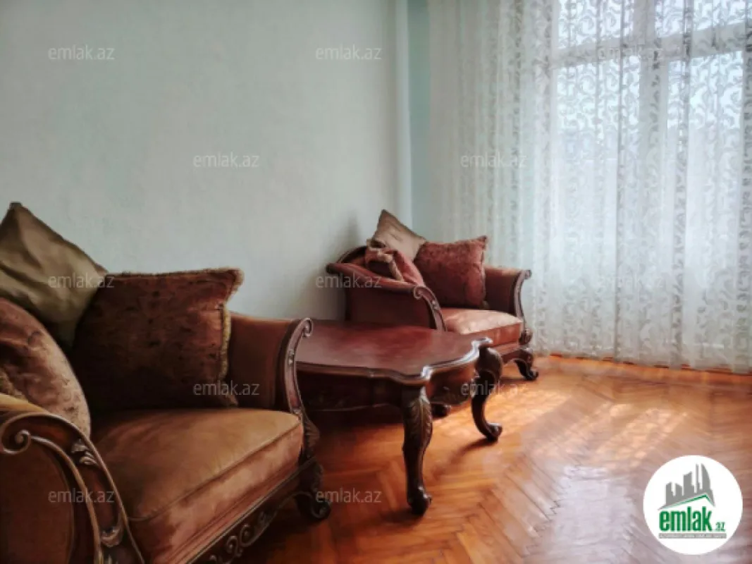 Satılır 3 otaqlı köhnə tikili 80 m²