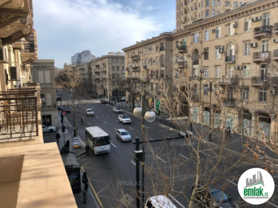 Satılır 3 otaqlı köhnə tikili 80 m²