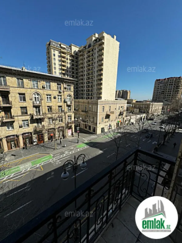 Satılır 3 otaqlı köhnə tikili 80 m²