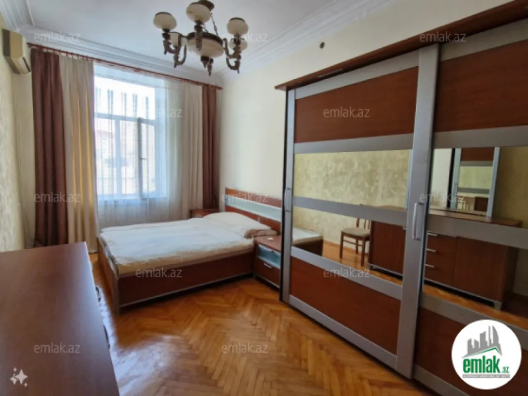 Satılır 3 otaqlı köhnə tikili 80 m²