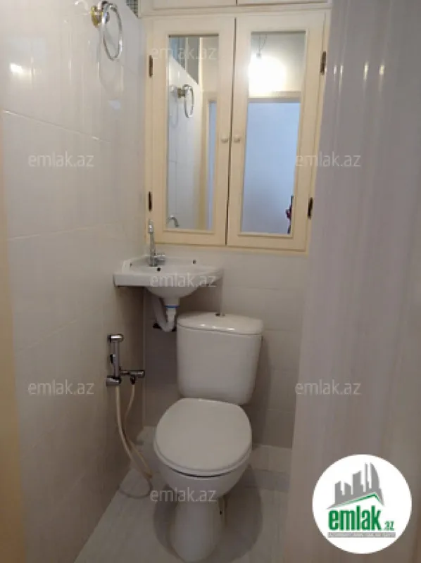 Satılır 3 otaqlı köhnə tikili 80 m²