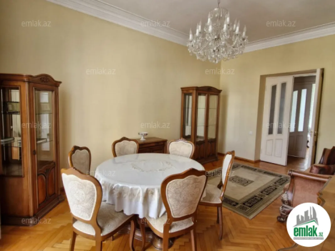 Satılır 3 otaqlı köhnə tikili 80 m²