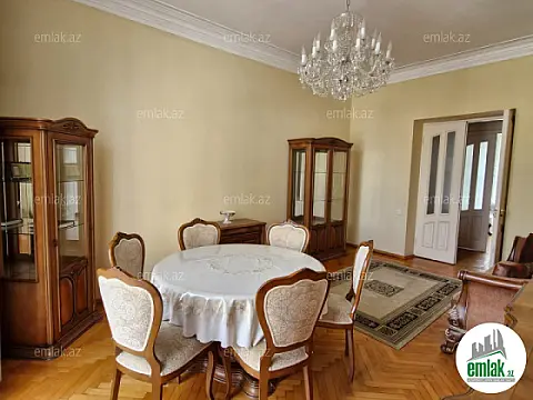 Satılır 3 otaqlı köhnə tikili 80 m²