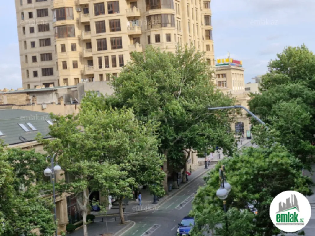 Satılır 3 otaqlı köhnə tikili 80 m²