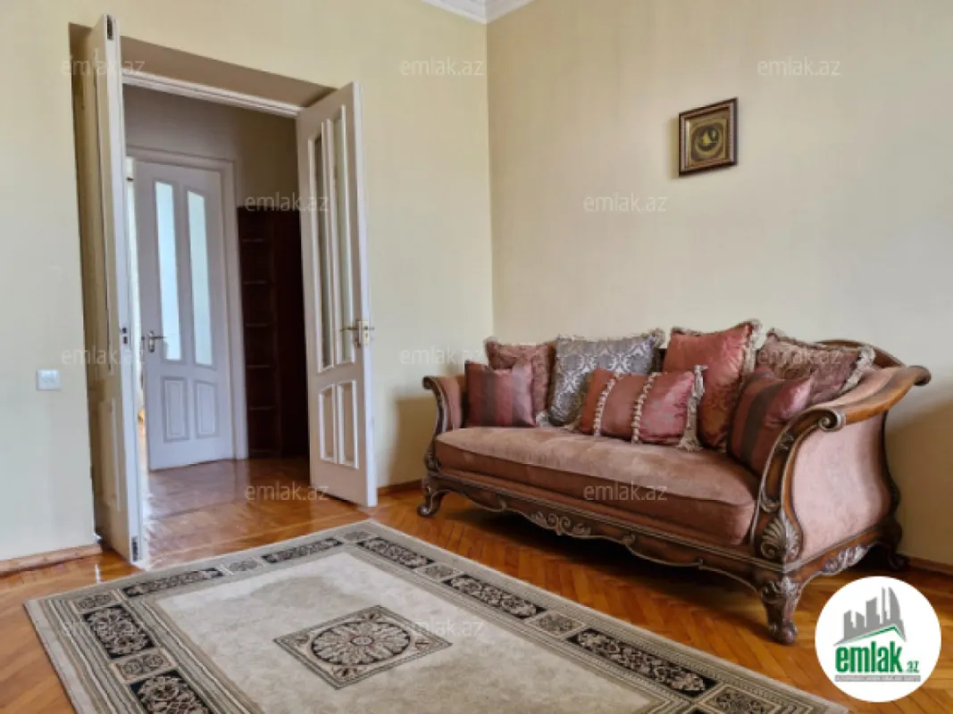 Satılır 3 otaqlı köhnə tikili 80 m²