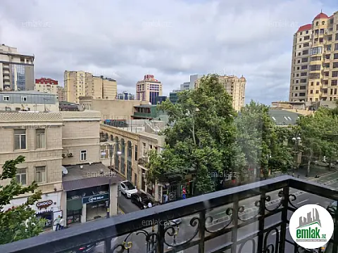 Satılır 3 otaqlı köhnə tikili 80 m²