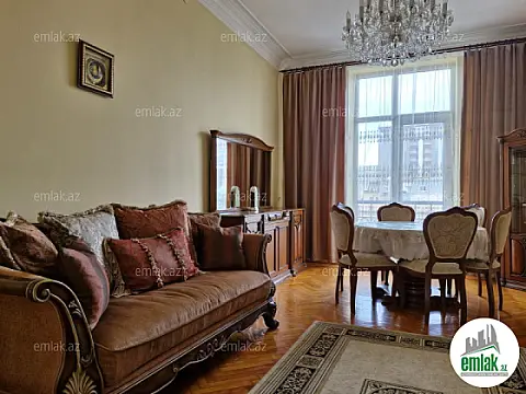 Satılır 3 otaqlı köhnə tikili 80 m²