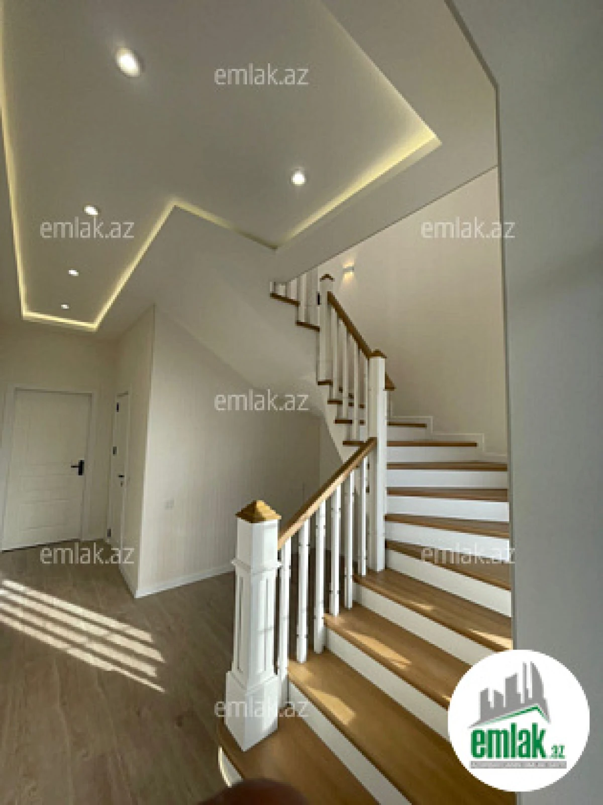 Satılır 6 otaqlı həyət evi 3 m²