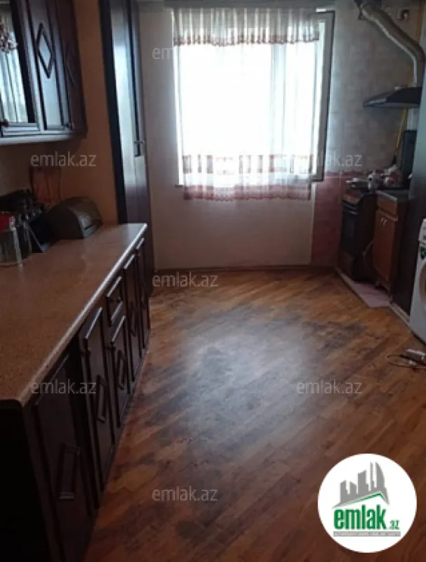Satılır 2 otaqlı köhnə tikili 55 m²