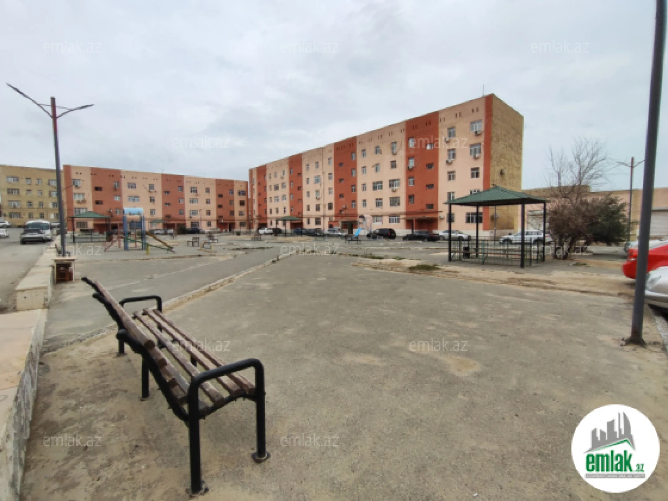 Satılır 4 otaqlı köhnə tikili 81 m²