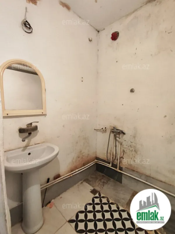 Satılır 4 otaqlı köhnə tikili 81 m²