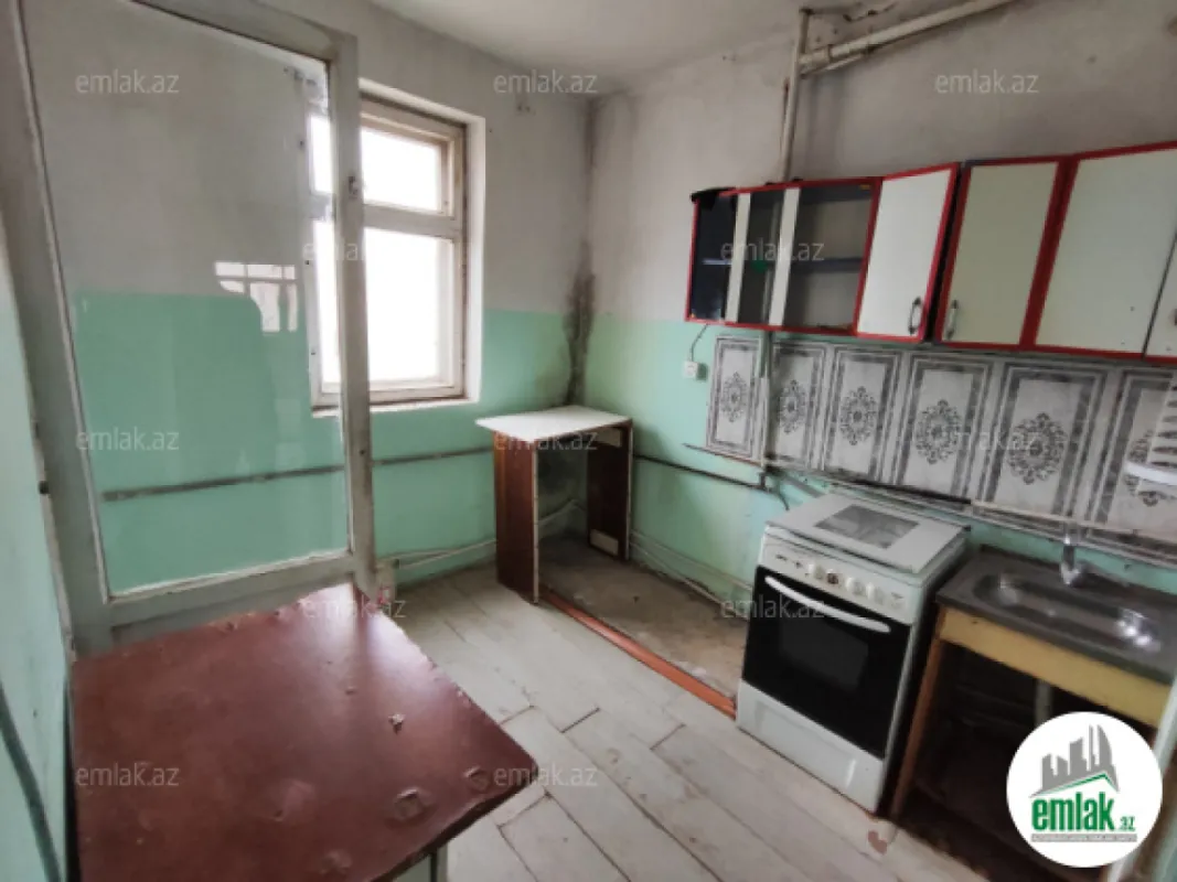 Satılır 4 otaqlı köhnə tikili 81 m²