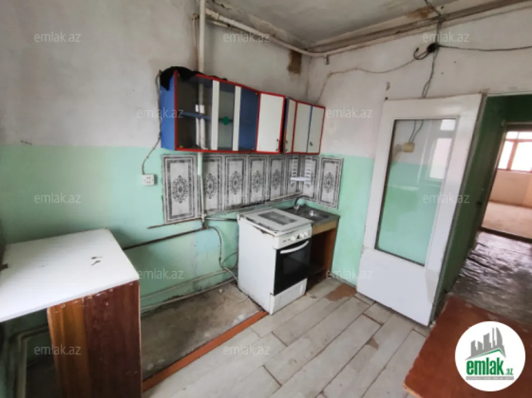 Satılır 4 otaqlı köhnə tikili 81 m²