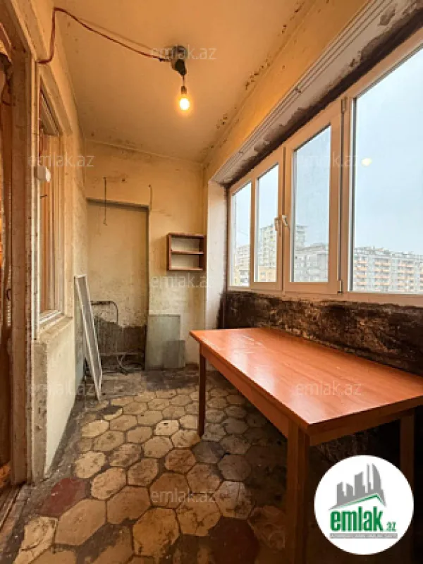 Satılır 4 otaqlı köhnə tikili 100 m²