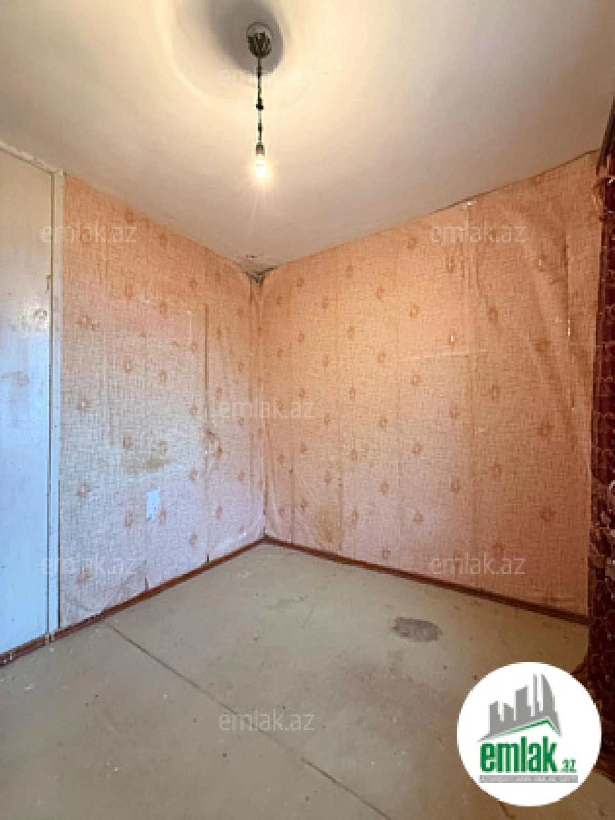 Satılır 4 otaqlı köhnə tikili 100 m²