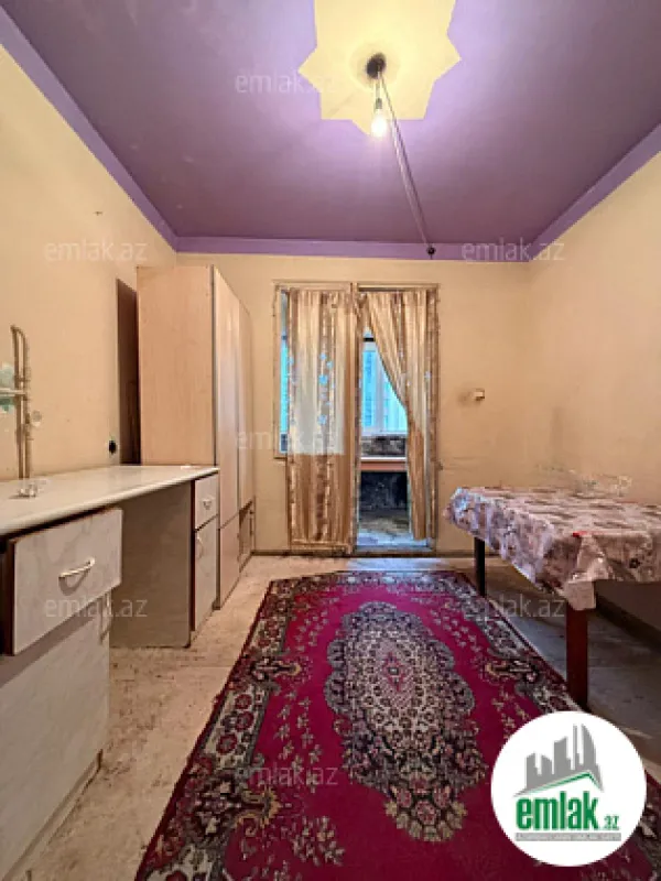 Satılır 4 otaqlı köhnə tikili 100 m²